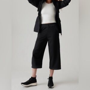 Athleta | Triumph Wide Leg Crops Sz L